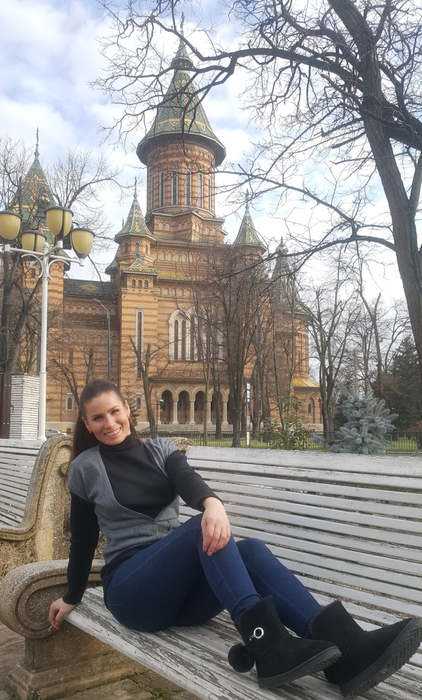 Atenție, bărbați! Cântăreața de muzică populară s-a despărțit de iubit: ”Gospodină, frumoasă, sexy, fac de toate, sunt singură!”