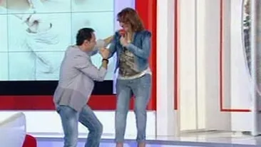 Uite cum arata Giulia Anghelescu la o luna dupa nastere: Sunt o laptareasa, produc bine. De copil ma ocup numai eu