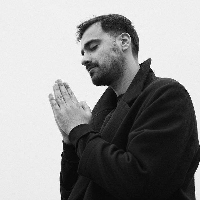 Liviu Teodorescu : "Mă îmbrac în cel mai jerpelit trening și..." Motivul pentru care artistul se vrea a fi  "Omul Invizibil"/ Sursă foto: Instagram.com