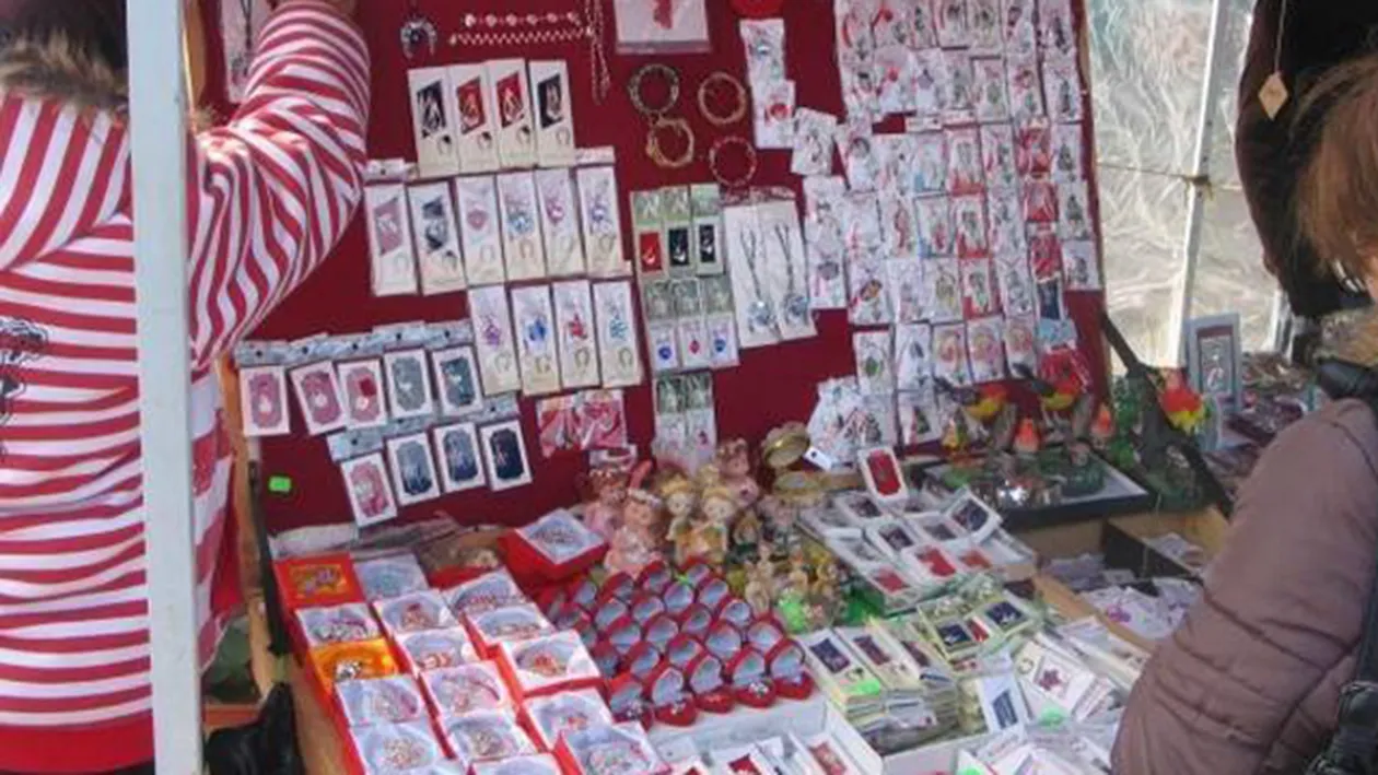 Romanilor nu le-a venit sa creada cand au vazut astfel de martisoare la taraba! Se vand cu 2 lei bucata