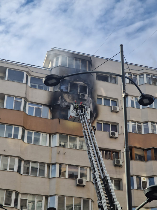 Incendiu pe Calea Dorobanți din București, chiar lângă ambasada Turciei. Un apartament s-a făcut scrum