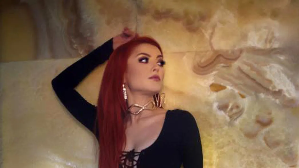 Elena Gheorghe, aproape goală în noul ei videoclip! Fanii au înroşit butonul de ”Like”