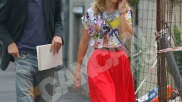 VIDEO Amalia Enache vorbeste la telefon, iar iubitul francez ia notite mergand