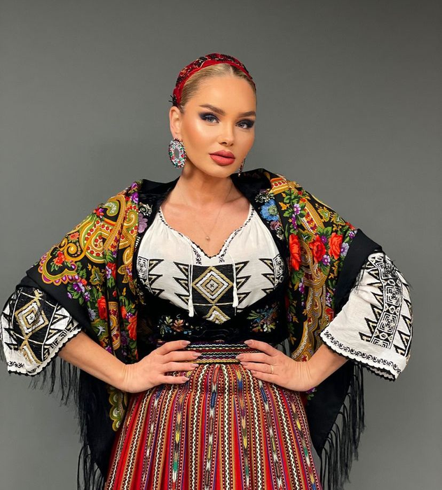 Maria Constantin și-ar fi dorit să cânte la pian. (sursă - instagram.com)