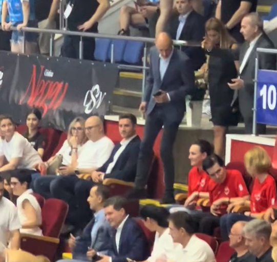 Ionuț, SPP-istul lui Nicușor Dan, l-a însoțit pe președinte la „Gala Neagu”/ Sursa foto: Prosport