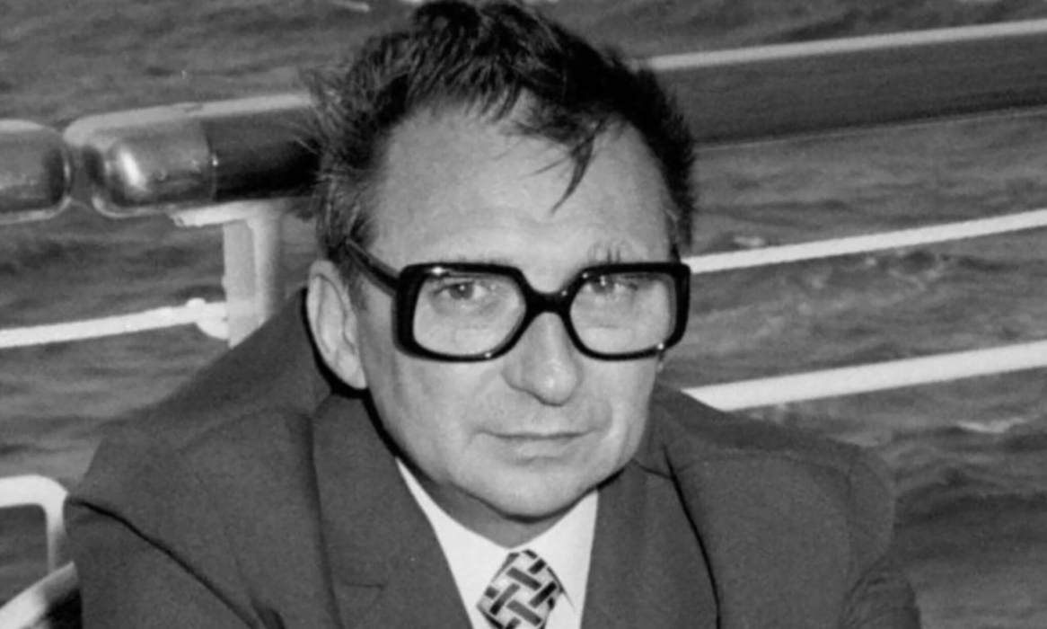 Ion Mihai Pacepa și cea mai cunoscută fotografie a sa, peste vremi