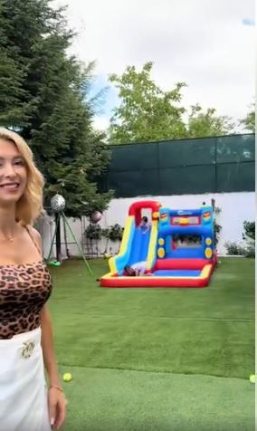 Cum arată vila de aproape un milion de euro a Andreei Bălan. Are 5 băi, un living cât un apartament și o cameră specială pentru animale