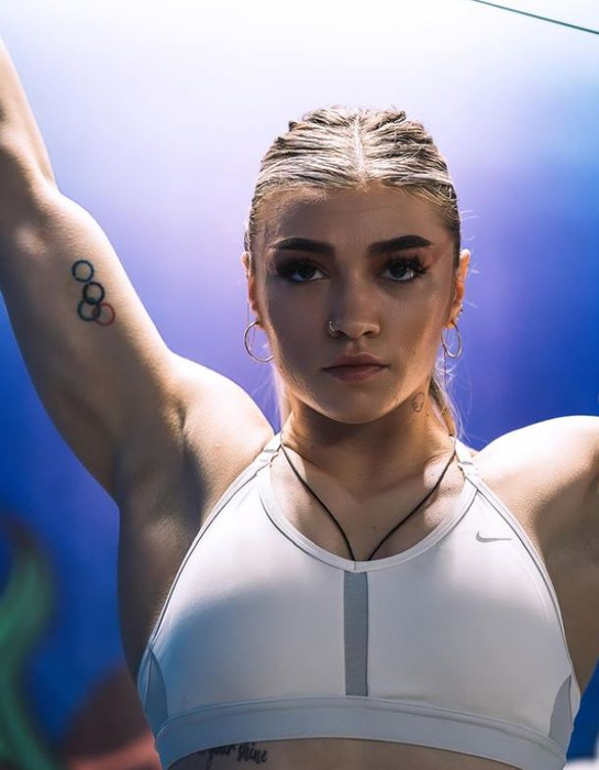 Cine e Mihaela Cambei, tânăra care a luat argint la Jocurile Olimpice. E de o frumusţe răpitoare