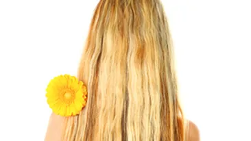 O fetita isi doneaza parul pentru copiii care fac chimioterapie!