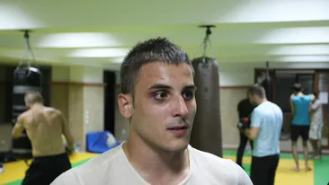 Baiatul cel mic al doctorului Ciomu a renuntat sa se mai bata pe strada. Acum intra in cusca si…