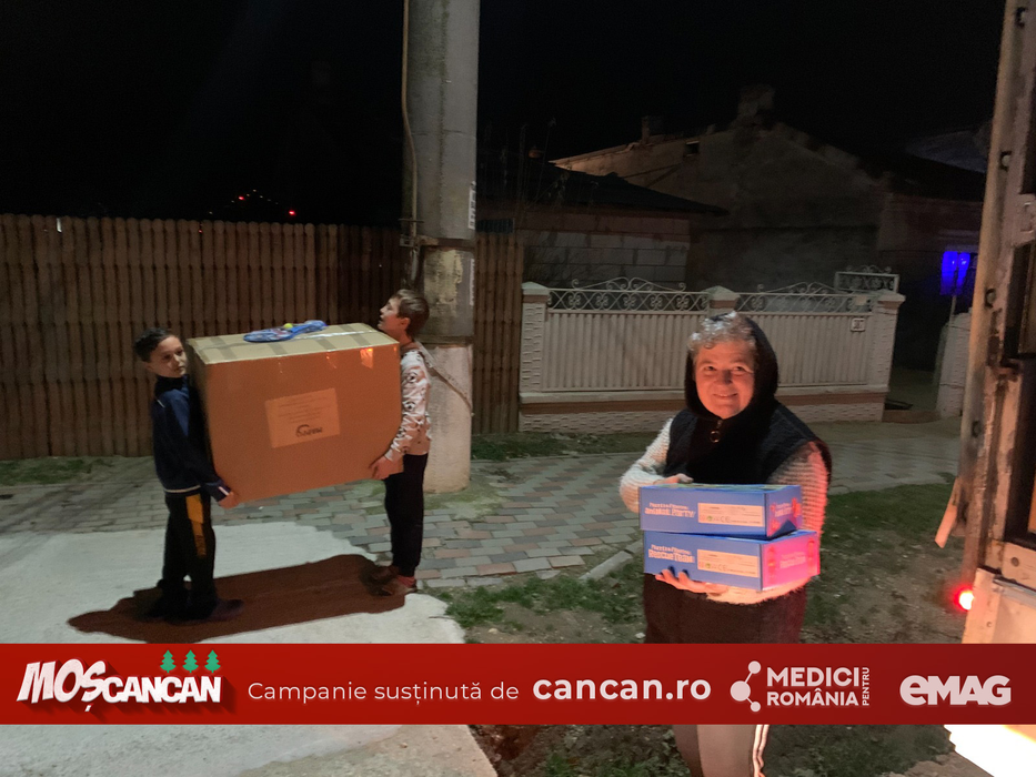 MOȘ CANCAN Dăruiește a ajuns în comuna Copăceni din Ilfov. Copiii au parte de daruri de Crăciun