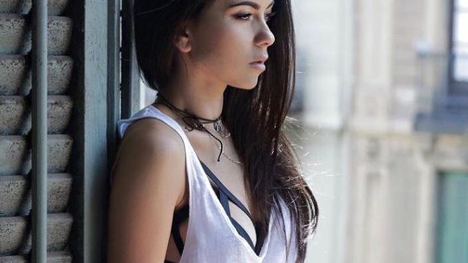 INNA, extrem de provocatoare într-un costum de baie alb. Fanii au dat mii de like-uri când au văzut-o îmbrăcată aşa 