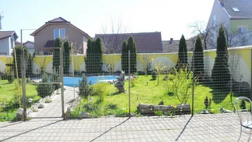 Silvia de la Pin Up Girls a platit 50.000 de euro pentru a avea unde sa-si duca baiatul la gradinita! Vezi de ce!