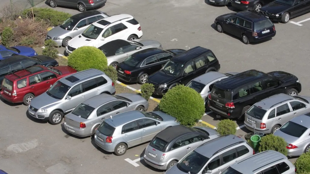 Să vezi și să nu crezi! Ce și-a pus un bucureștean pe portiere ca să nu-i zgârie cineva mașina