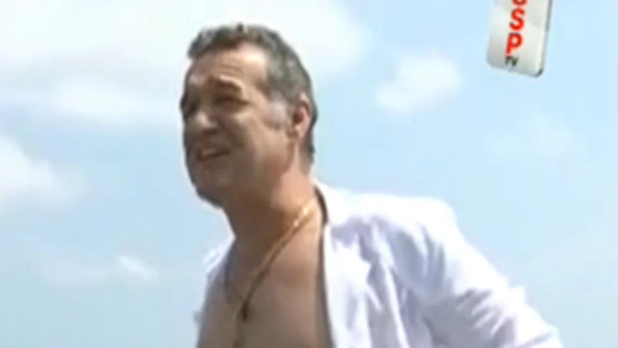 VIDEO Gigi Becali, one man show! S-a plimbat cu skijet-ul, a facut poze cu fanii si l-a luat la misto pe Lutu!