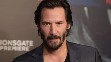 Actorul Keanu Reeves este scos la licitație! Cât costă o întâlnire pe aplicația Zoom cu acesta