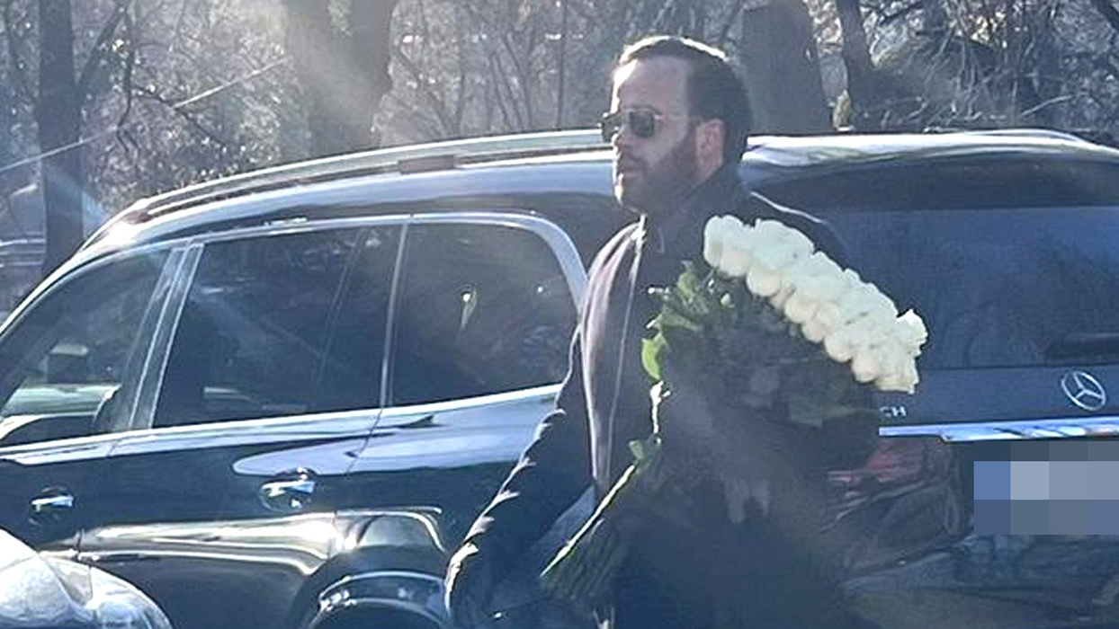 Cum au apărut Loredana Groza și fratele ei la înmormântarea tatălui lor. Ținuta atipică aleasă de artistă