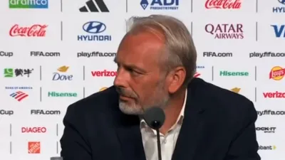 Scenă șocantă la Mondial. Un selecționer a părăsit sala după ce a fost anunțat, în timpul conferinței, de moartea tatălui său