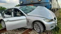 Accident cumplit în Ialomița. Un șofer de BMW a fost lovit de tren