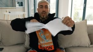 Alex Velea a rupt orice colaborare cu Lino Golden și Mario Fresh. Artistul a povestit totul despre scandalul dintre ei