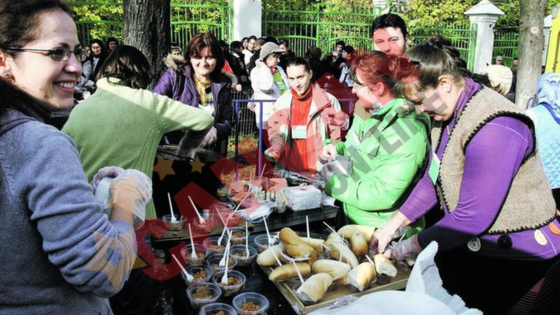 Asta-i culmea! Au refuzat sarmalele oferite de Biserica