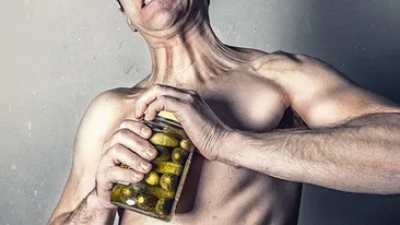 Un bărbat din Botoșani a ajuns la Urgențe cu un borcan în... posterior. Motivul: „Aveam mâncarime și...”. FOTO