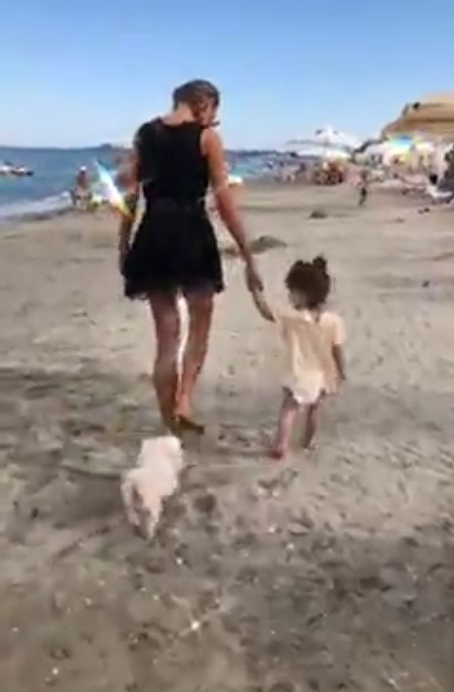 Bianca Drăgușanu a atras toate privirile în Mamaia! Cum a fost surprinsă pe plajă cu Sofia: “Ce curajoasă e doamna”