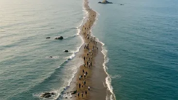 Minunea lui Moise din Coreea de Sud. Motivul pentru care marea se deschide de două ori pe an, timp de o oră