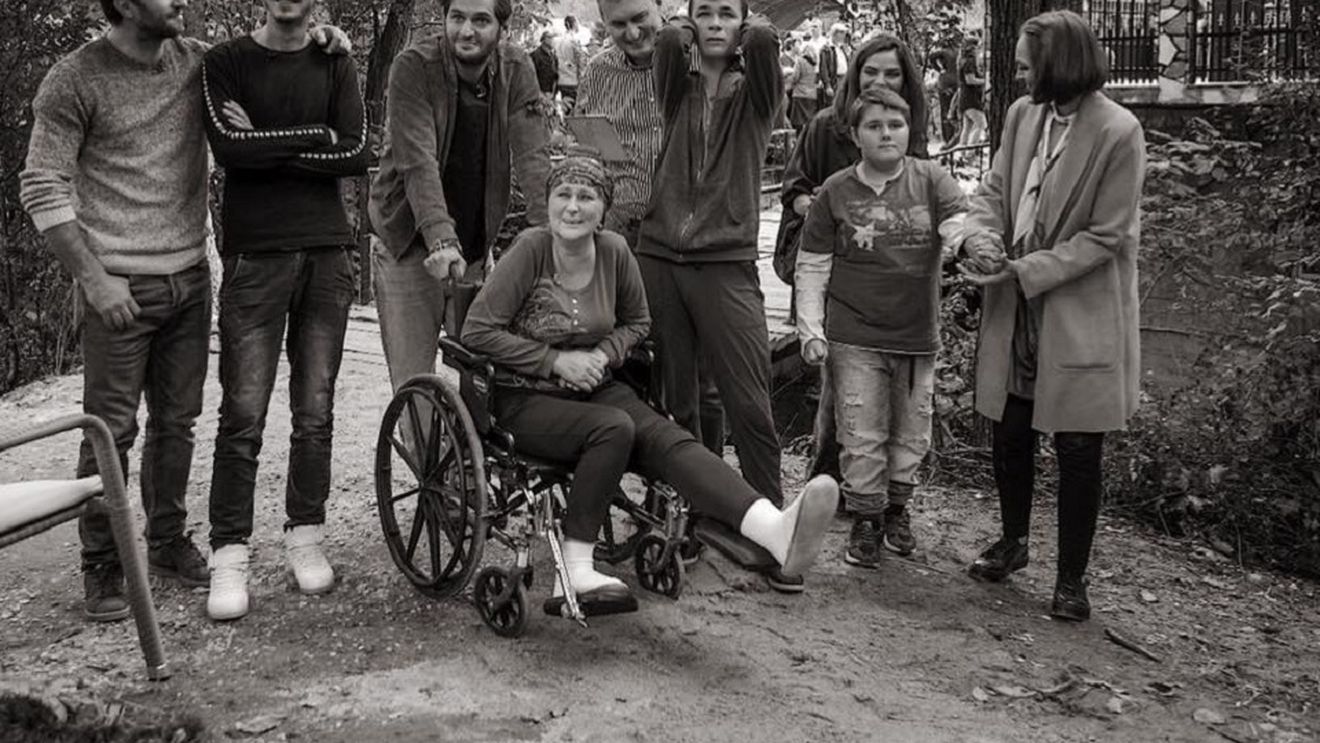 Unul dintre arhitecţii de la "Visuri la cheie" se pregăteşte să schimbe scutece! Nu a reuşit să ţină secretul