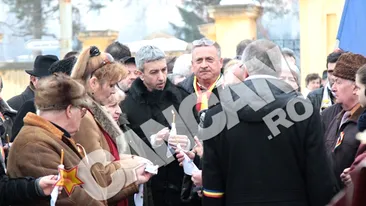 Dan Diaconescu, asaltat de fani la o inmormantare! Si-a condus pe ultimul drum un invitat la emisiune!