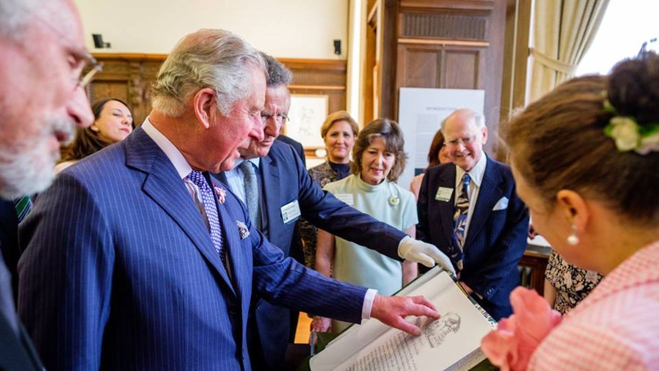 Prințul Charles a vizitat astăzi Institutul Cultural Român din Londra