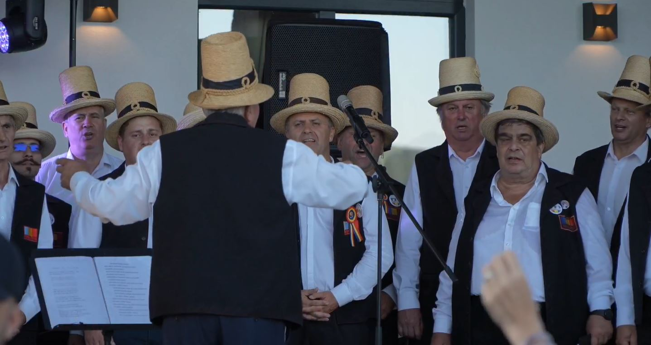 Imagini rare! George Simion a cântat în cor la botezul fiului său