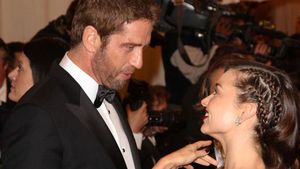 Ce are de ascuns Gerard Butler? Iubitul Madalinei Ghenea a cerut sa fie sterse pozele in care apare in tandreturi cu Miranda Kerr!