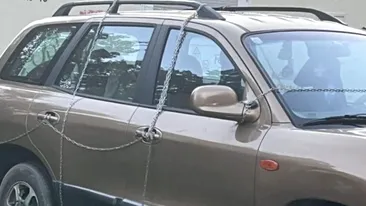 Incredibil! Un şofer din Târgu Jiu şi-a legat maşina cu lanţuri şi i-a pus lacăt