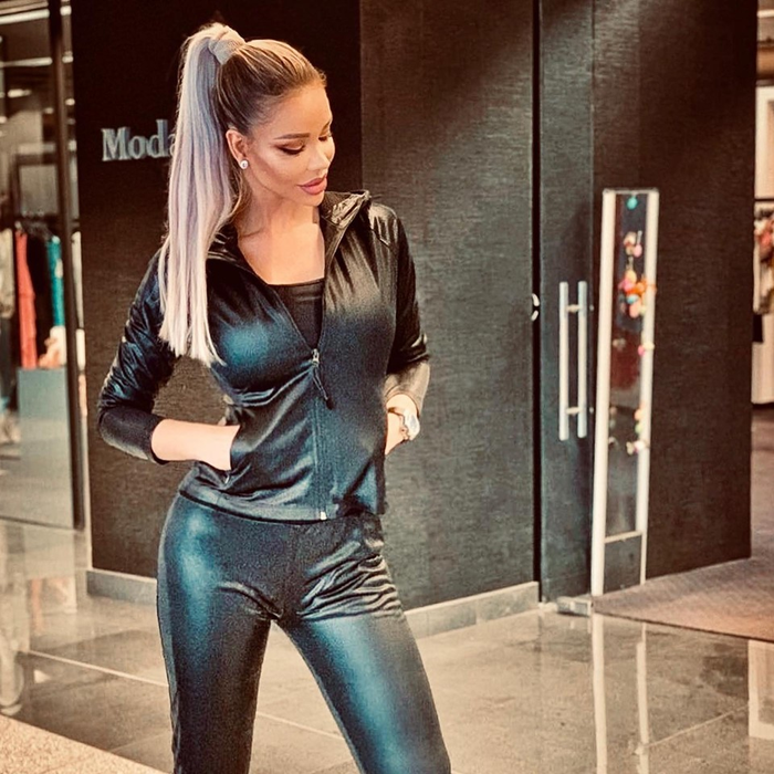 Bianca Drăgușanu a renunțat la părul blond. Unii dintre fani au remarcat că seamănă cu Angelina Jolie