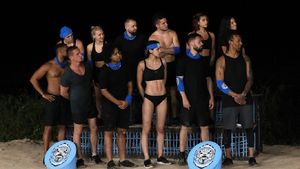 Se formează primul cuplu la Survivor? Doi concurenți au fost surprinși în ipostaze tandre, în toiul nopții