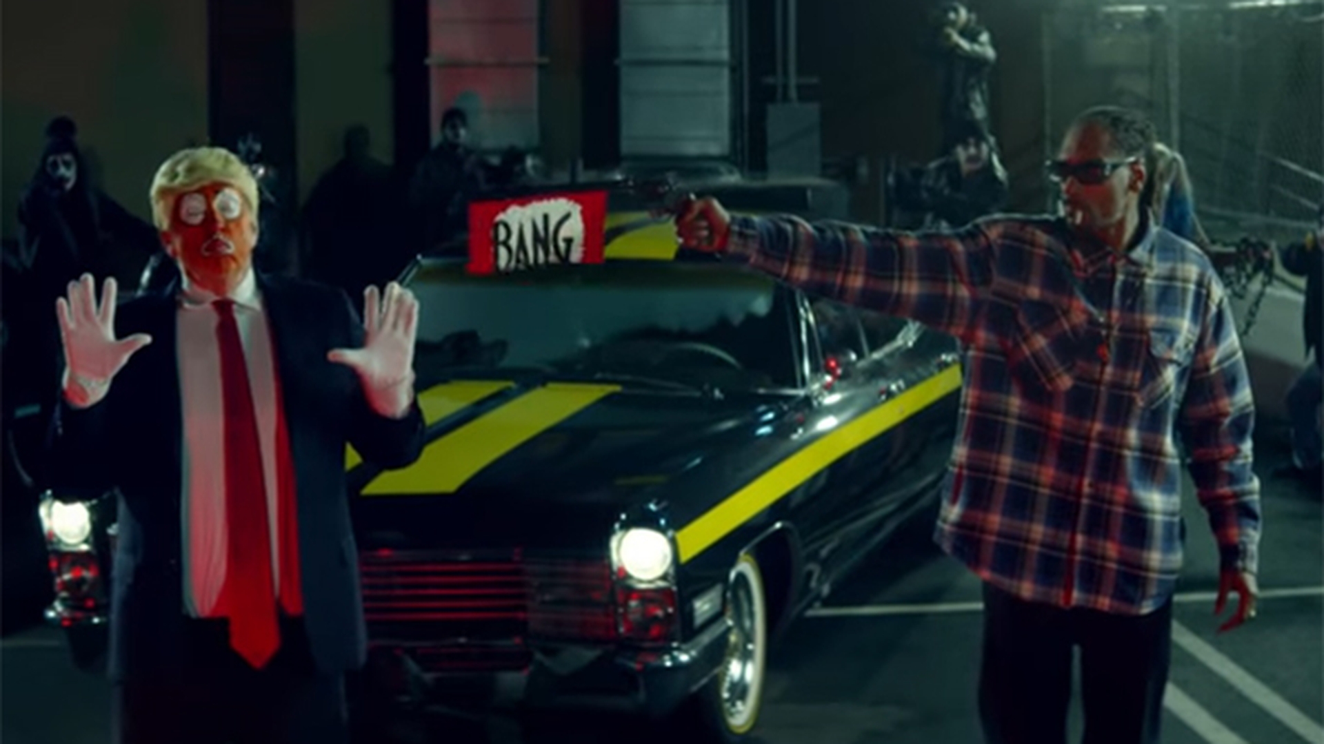 Snoop Dogg îl împuşcă pe Donald Trump în noul său videoclip