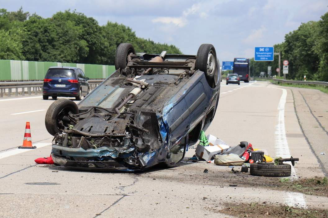 Șoferul unui Logan MCV, cursă haotică pe o autostradă din Germania. A mers cu 180 km/h și a făcut accident, fiind urmărit de 20 de mașini de poliție. Sursa foto: Heidelberg24.de