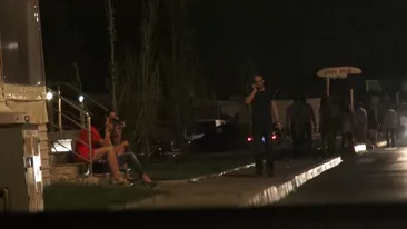 INCREDIBIL! Mihai Bendeac are audienta si cand vorbeste la telefon! Vezi cum reactioneaza femeile cand il intalnesc pe strada!