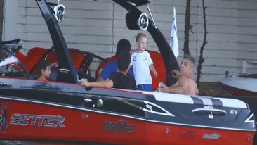 Condamnat la 3 luni de inchisoare de arabi, pe Cosmin Olaroiu il doare-n... turban! Paparazzii l-au filmat facand ASTA