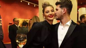 Ramona Olaru și Cuza s-au despărțit din nou. Asistenta TV l-a făcut praf pe cântăreț în public: ”Am făcut o pasiune pentru bărbații de nimic”