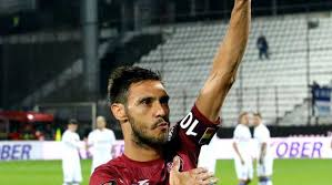 Mario Camora, căpitanul liderului CFR Cluj, a aranjat vitrina clubului pentru a face loc încă unui trofeu: „Vrem să intrăm în istorie cu al doilea titlu câștigat consecutiv!”