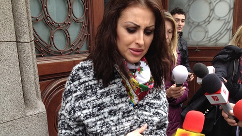 “A vrut sa ma cumpere. Mi-a oferit bani, masina si casa”. A spus Roxana Sarbu dupa intalnirea cu fostul sot