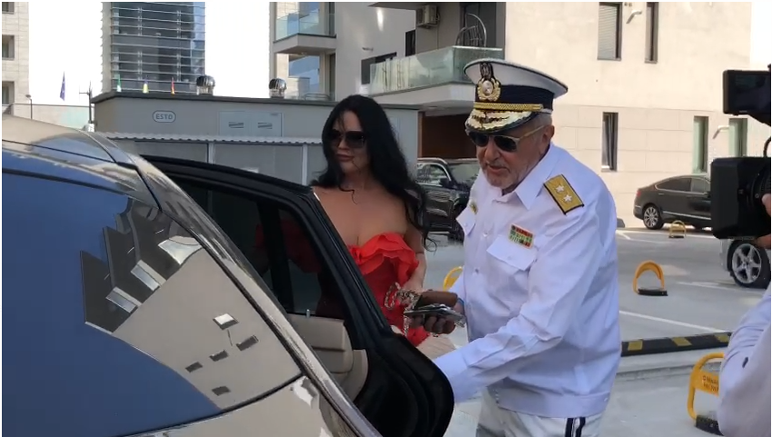 Ilie Năstase a ales să poarte o uniformă de General Maior.