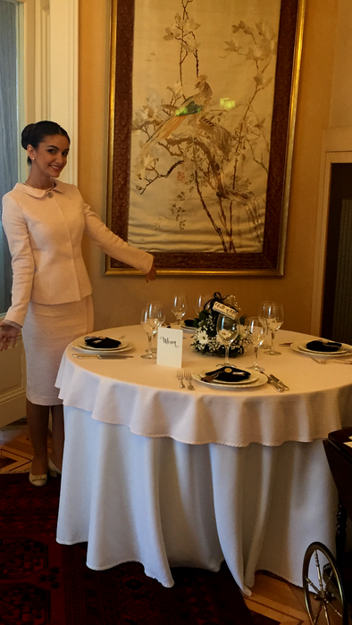 Andreea era stewardesă în Orient când a fost remarcată de familia regală a celor din Emirate. E uimitor ce i-au propus imediat când au zărit-o
