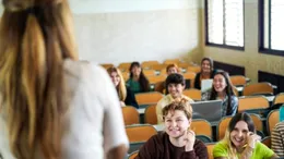 BANCUL ZILEI. Profesoara: Bulă, dacă ai într-un buzunar 150 de lei și în celălalt ai 350 lei, în total ce ai?