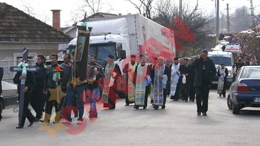 FOTO 14 preoti au oficiat slujba tinerilor morti in jacuzzi