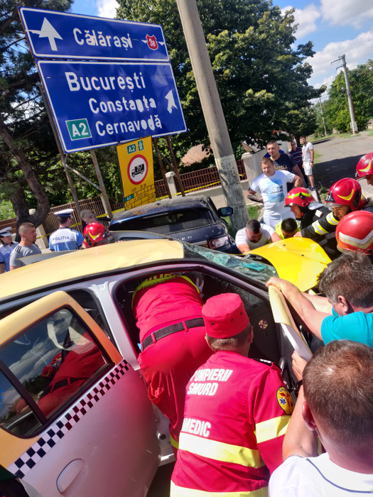 Accident grav în Ialomița. Un șofer a murit, iar alte două victime sunt în stare critică