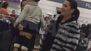 Riscă să nască la… shopping! Cele mai noi imagini cu o super-vedetă însărcinată în luna a 8-a!