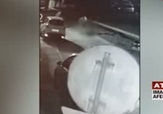 Imagini cutremurătoare surprinse de o cameră de supraveghere. Un tânăr este înjunghiat de mai multe ori în plină stradă, în Gorj